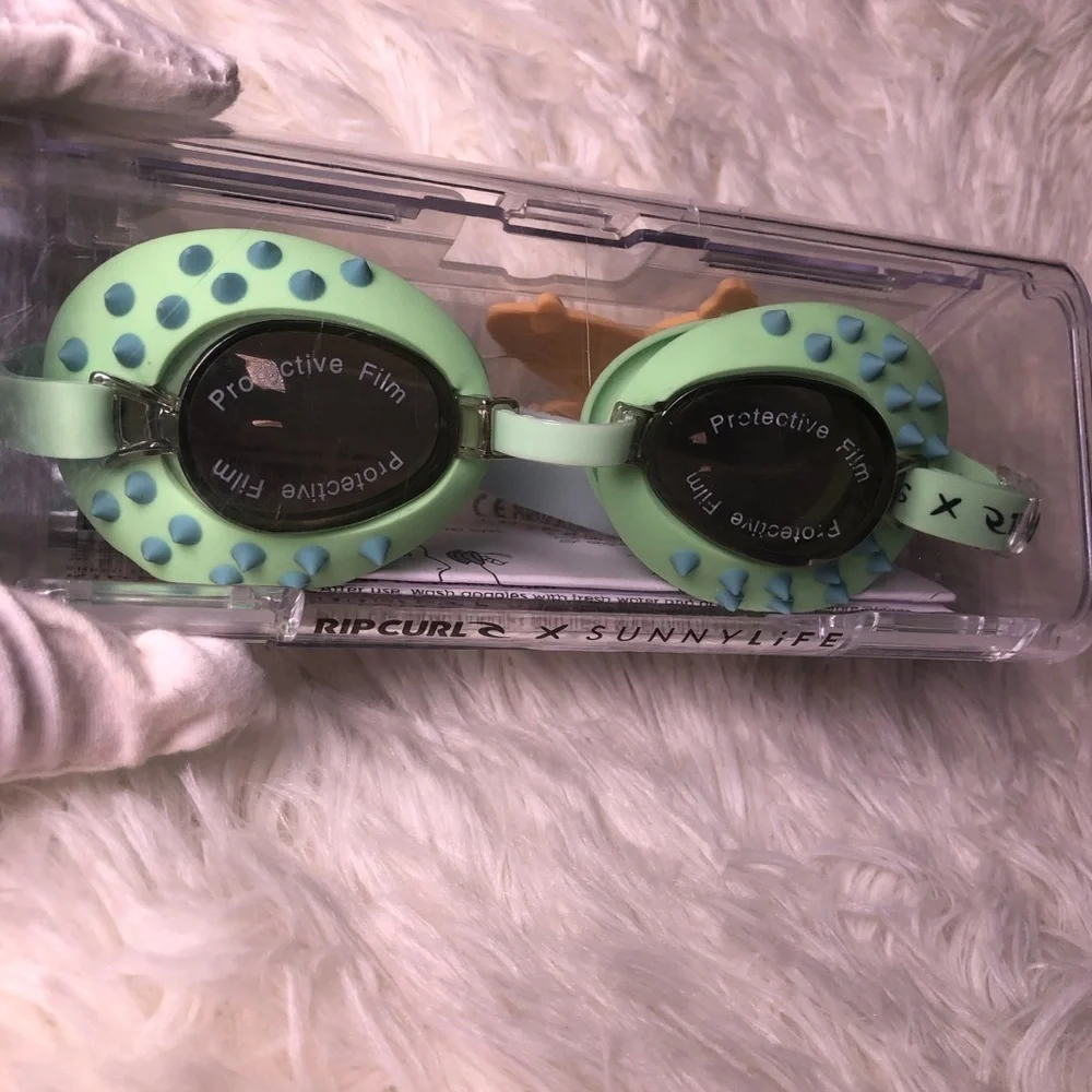 Rip Curl NWT Mint Green Kids Swim Goggles with Turtle Surfing Charm